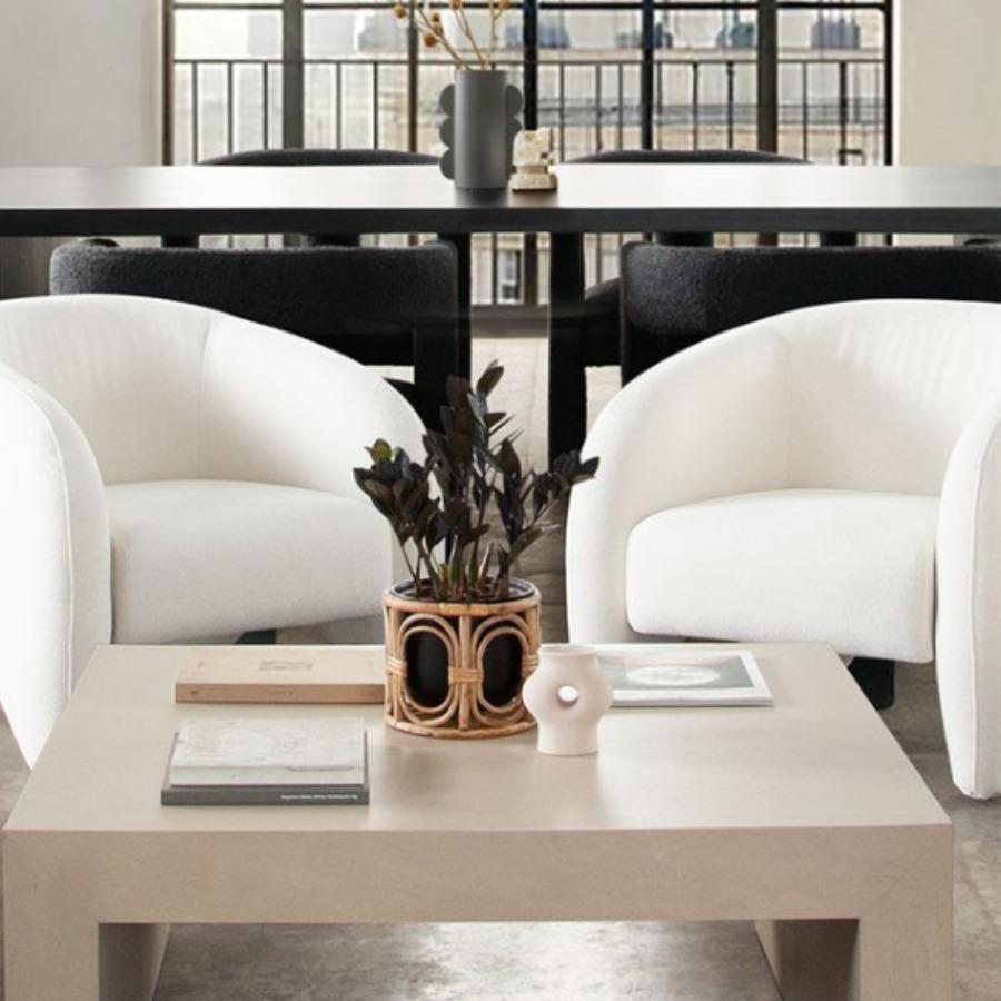 Luxe Velvet Armchair – Curved Design Elegance